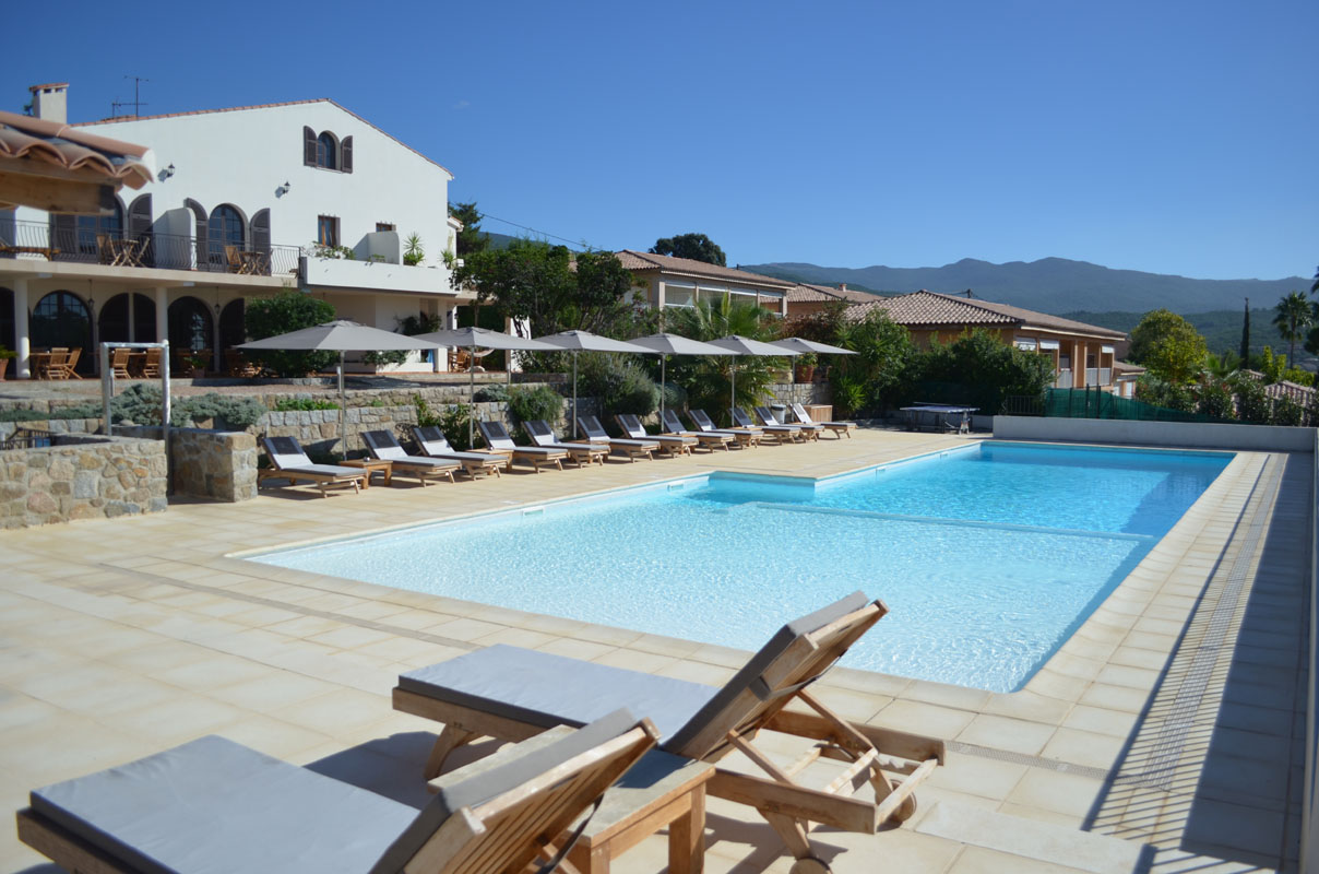 La piscine extérieure